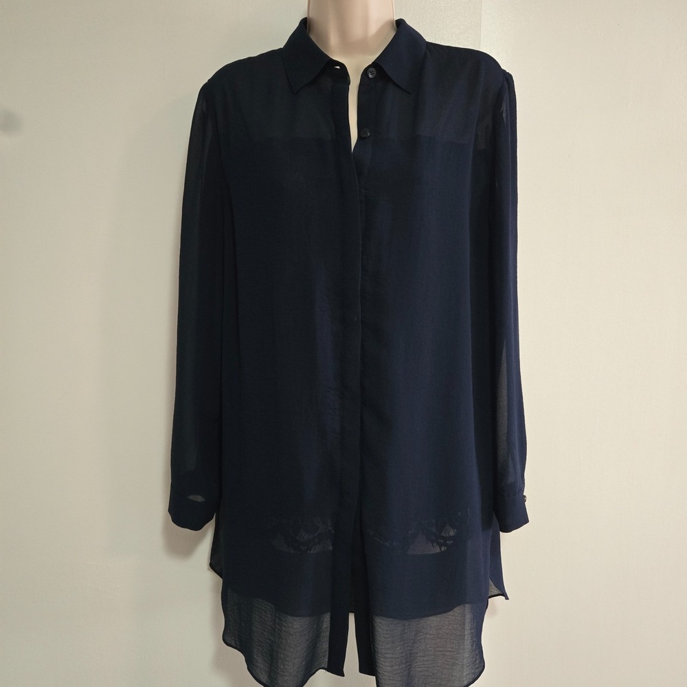CHICO'S BLACK LABEL Size 1 (M) Navy Blue Semi-Sheer Blouse Lace Underlay‎
